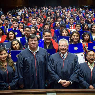 PRIMER ACTO DE GRADUACIÓN
